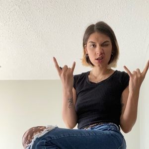 Meet your Posher, Corina